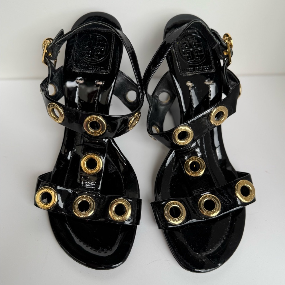 TORY BURCH Kathryn Black Patent Leather Gold Rivet Wedge Heel Sandals Size 7.5 - Picture 6 of 16